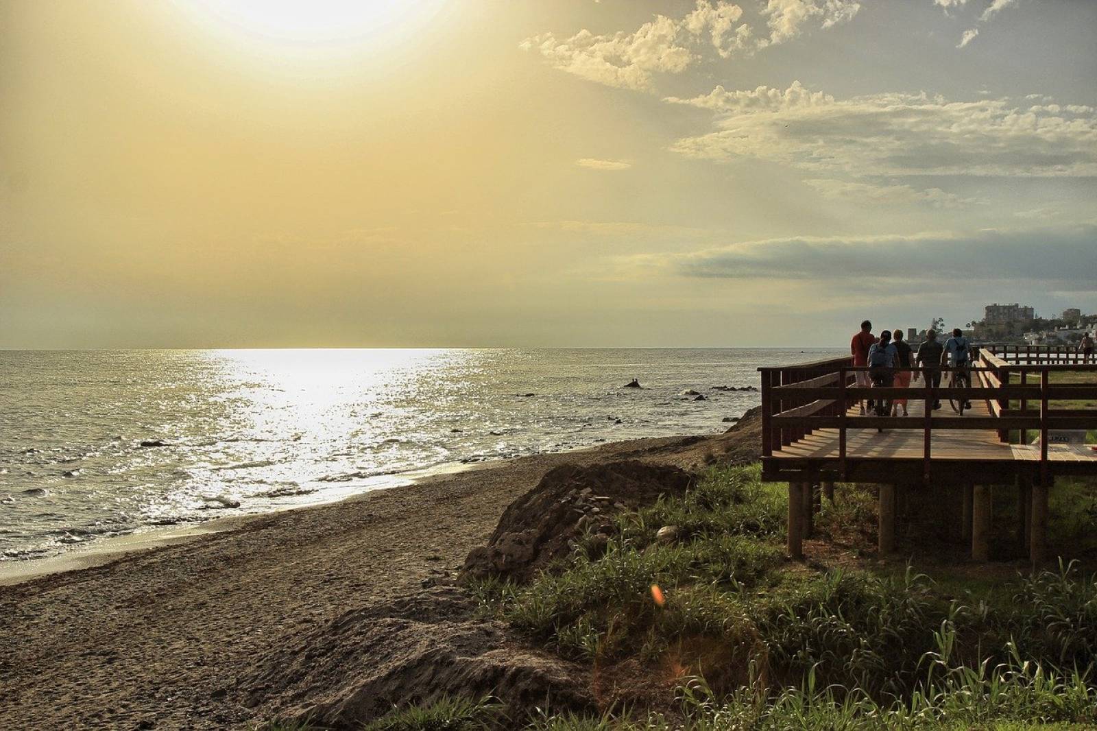 avocat en droit administratif et AOT : délivrance et renouvellement d'AOT contre la construction du sentier littoral Saint Jean Cap Ferrat dans les Alpes-Maritimes