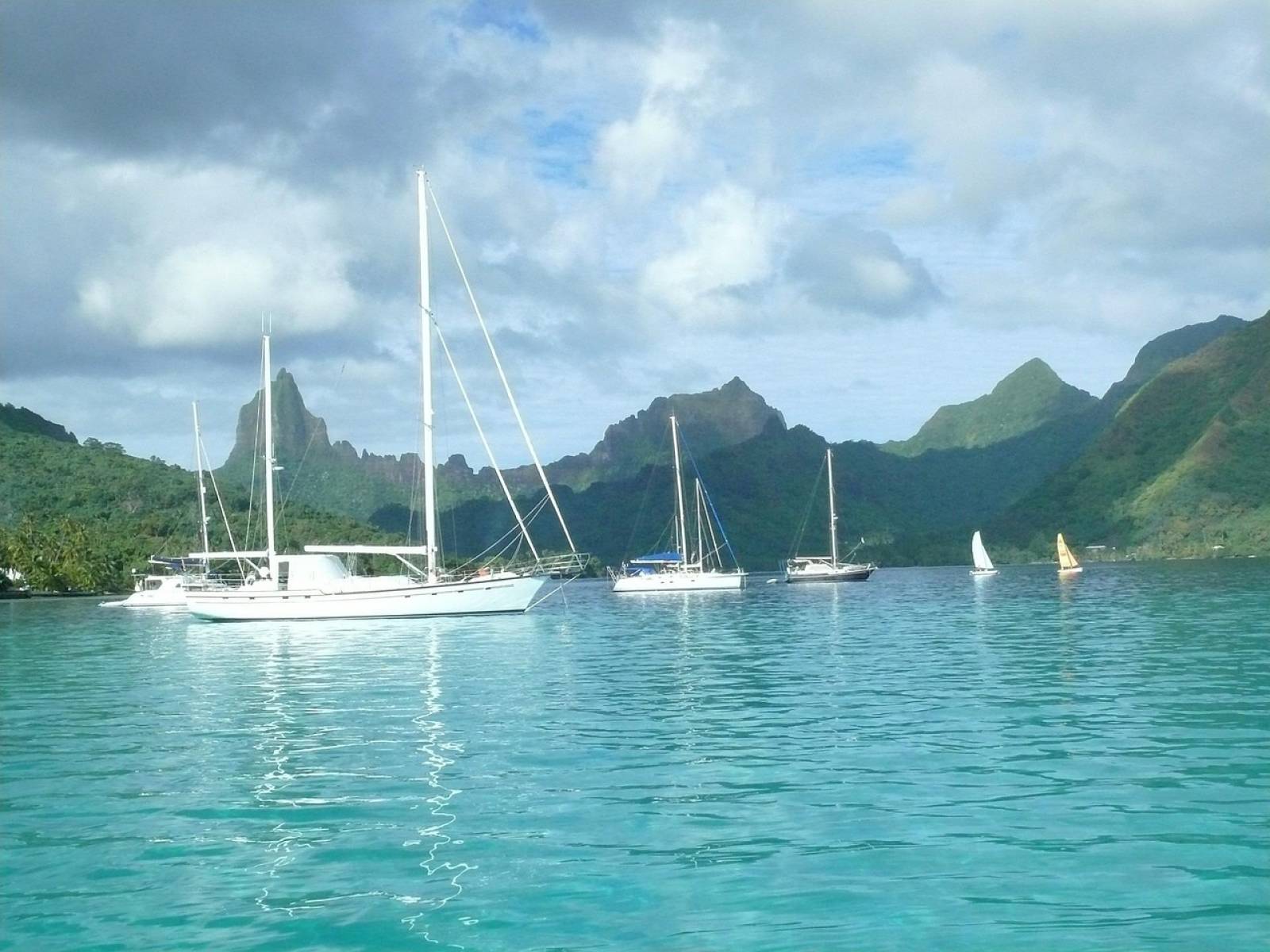 Optimizing tax and customs compliance for foreign yacht acquisitions in Tahiti: secure closing, temporary admission, and escrow funds
