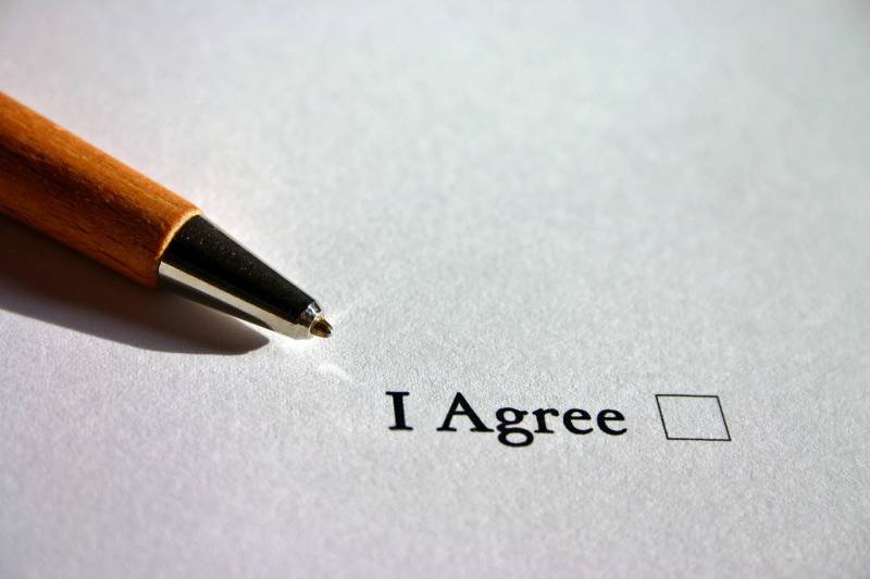 Successful resolution of a dispute in Tahiti yacht purchase: escrow refund and buyer protection enforced