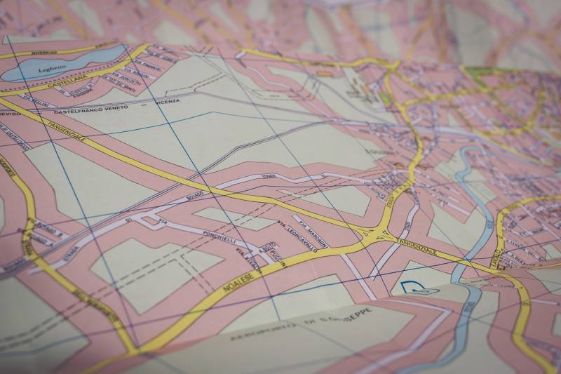 Chemin d'accès situé en zone N et permis de construire à Grasse dans les Alpes-Maritimes